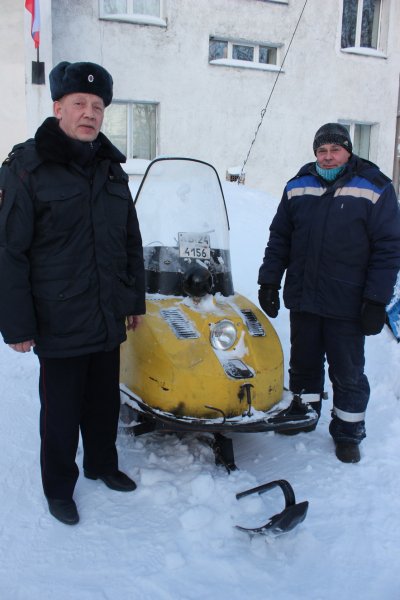 «Возвратно утеряно»: полицейские в Туруханске вернули местному жителю угнанный подростком снегоход